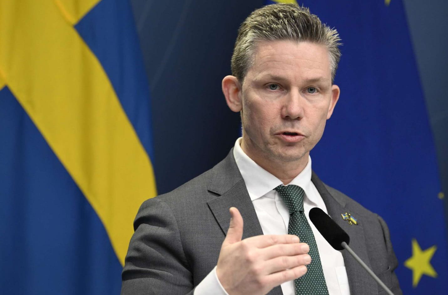 The Swedish Minister of Defense stated that there is a threat of a Russian attack and war over the Baltic Sea