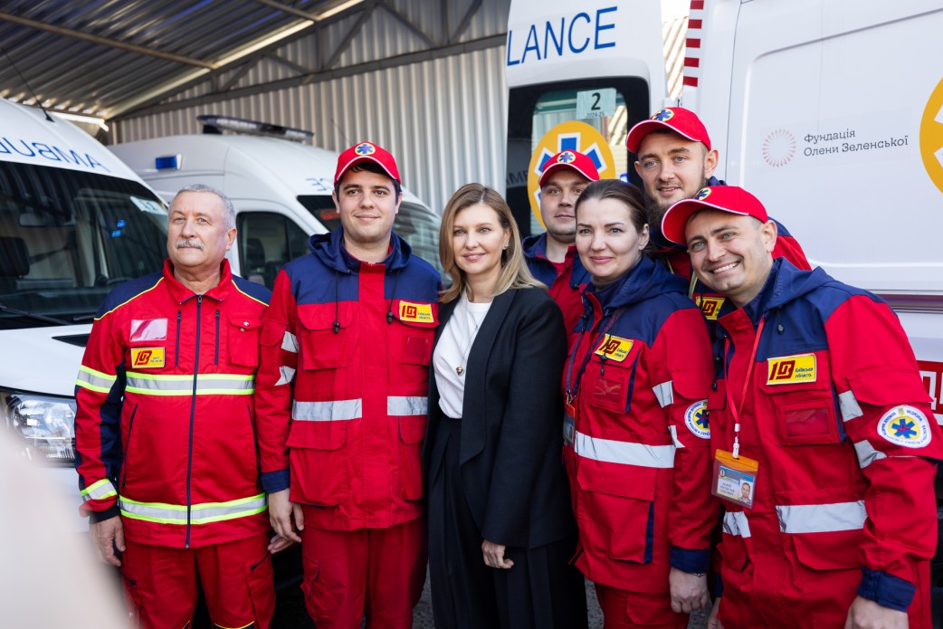 Olena Zelenska Foundation delivered 25 ambulances to regions