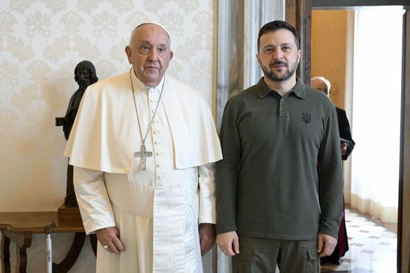 Zelensky met with the Pope and presented him with a painting depicting the Bucha massacre