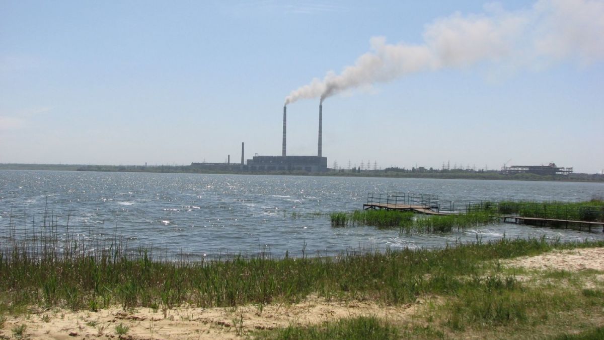 Water floods the villages. The Russians have destroyed the dam of the Kurakhiv Reservoir