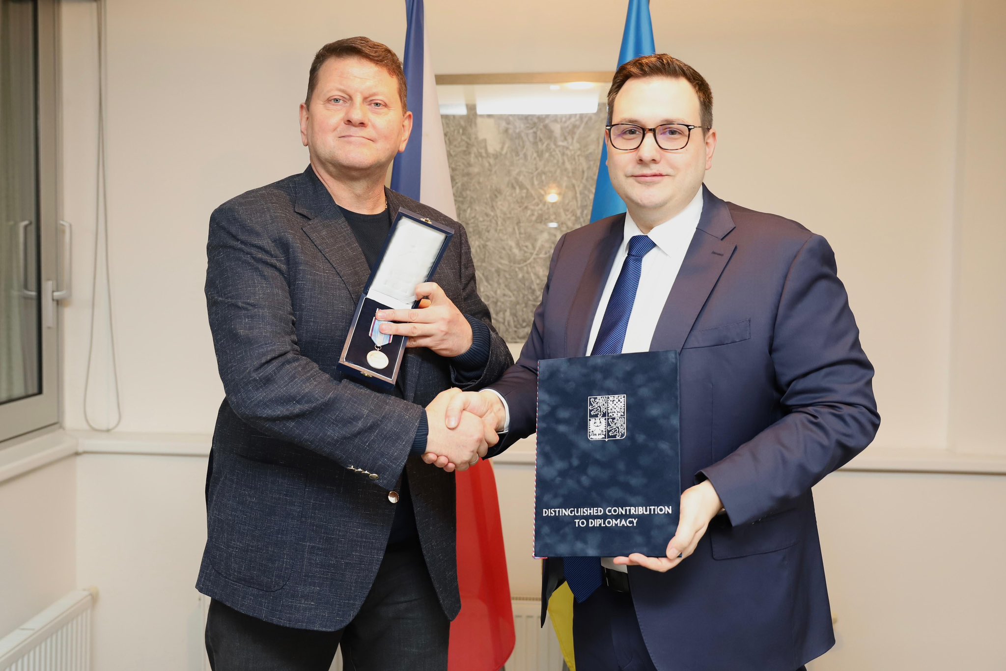 Valeriy Zaluzhny received the Czech Ministry of Foreign Affairs medal