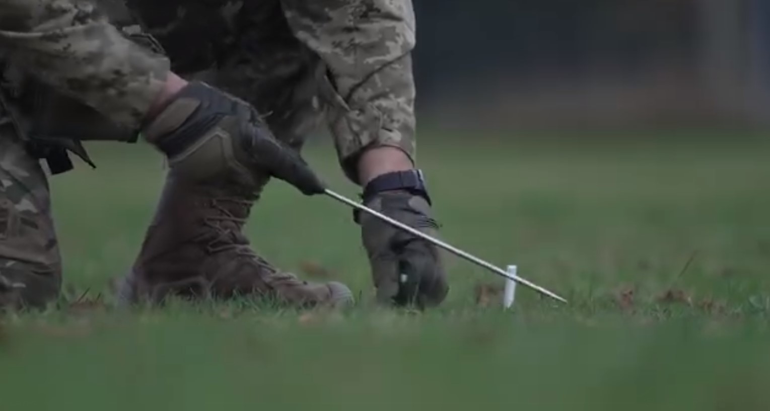 UK troops train Ukrainian soldiers in disabling landmines