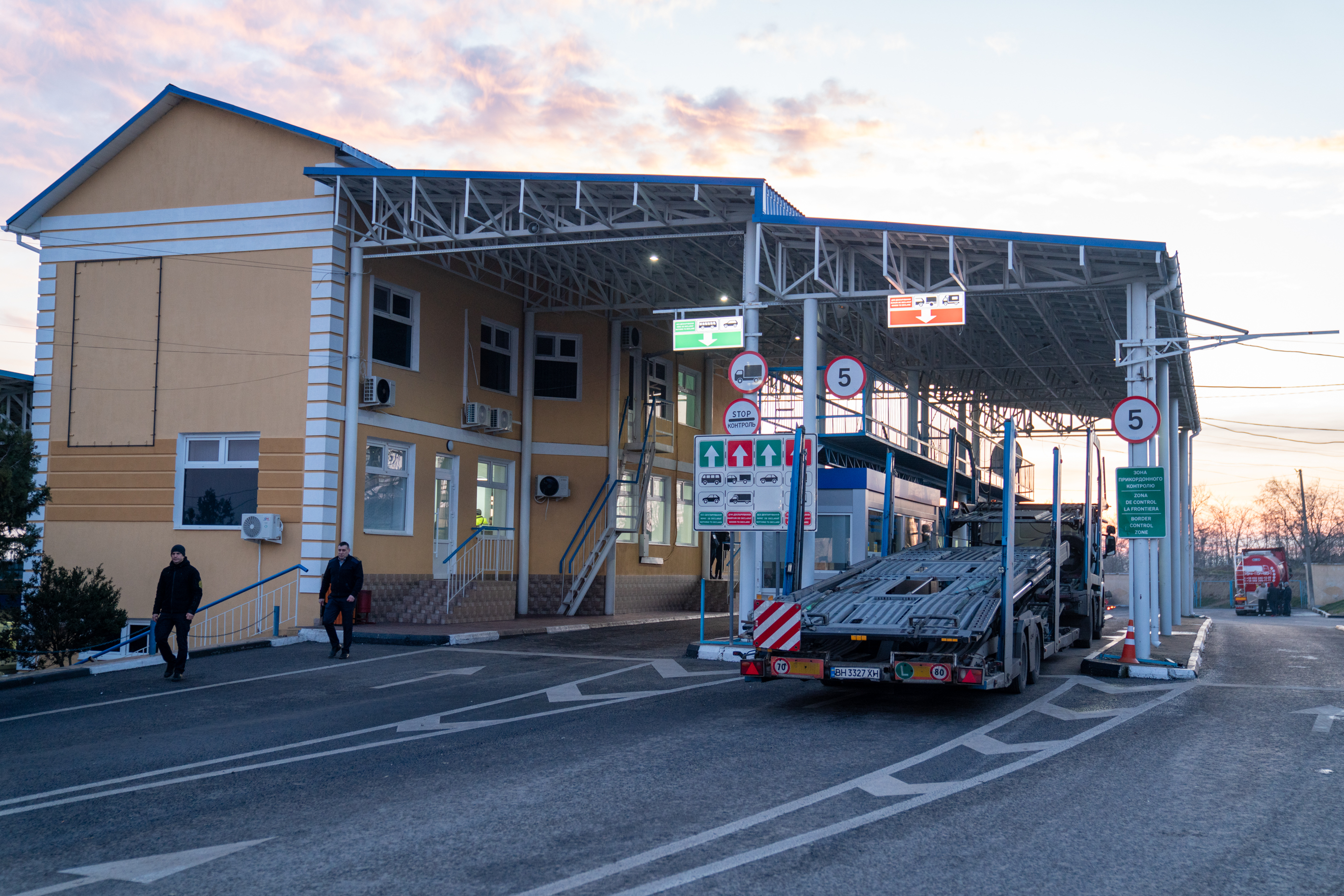 Oleksii Kuleba visits Reni - Giurgiulești border crossing, key logistics hub connecting Ukraine, Moldova, and Romanian ports