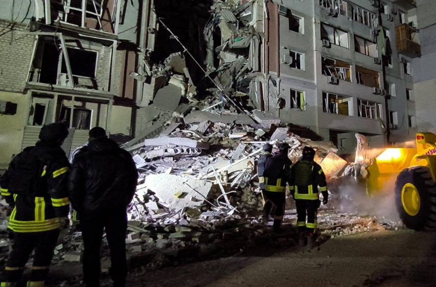 Airstrike on Kherson: People may be trapped under rubble.