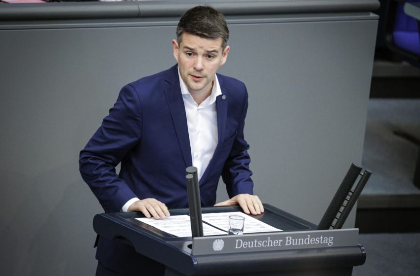 Head of Bundestag Defense Committee urges new German government to provide Ukraine with long-range weapons