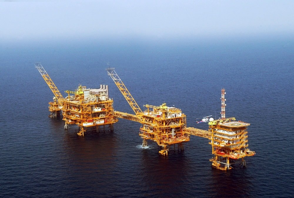 Mikhail Krutikhin: Global oil price drop and its impact on Russia's economy and war efforts