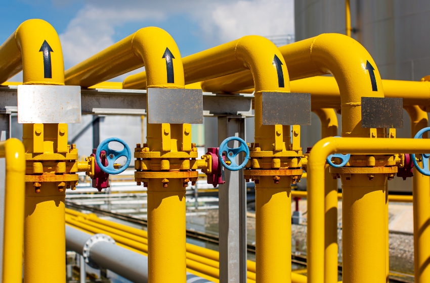 Ukraine begins importing gas via Slovakia
