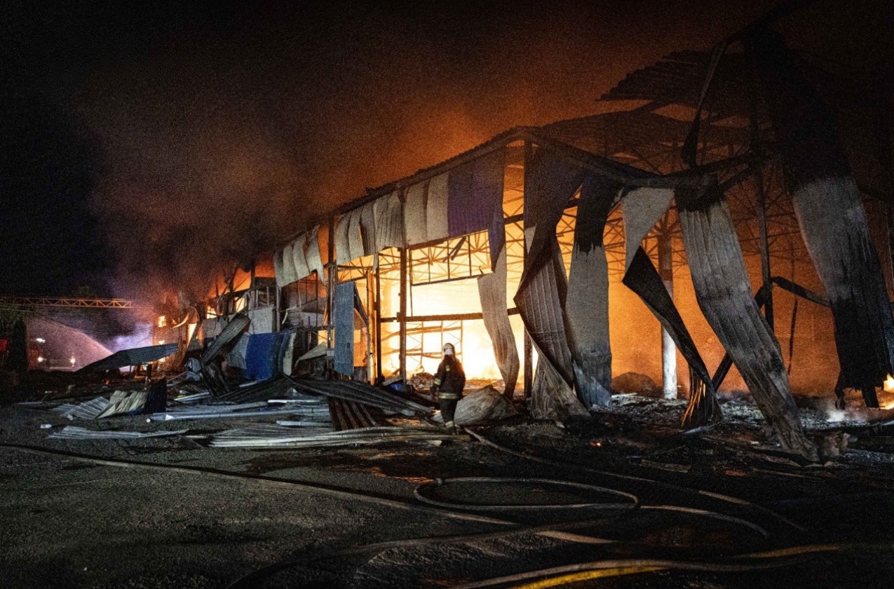 Russian forces shell multiple Ukrainian regions, causing civilian casualties and damage