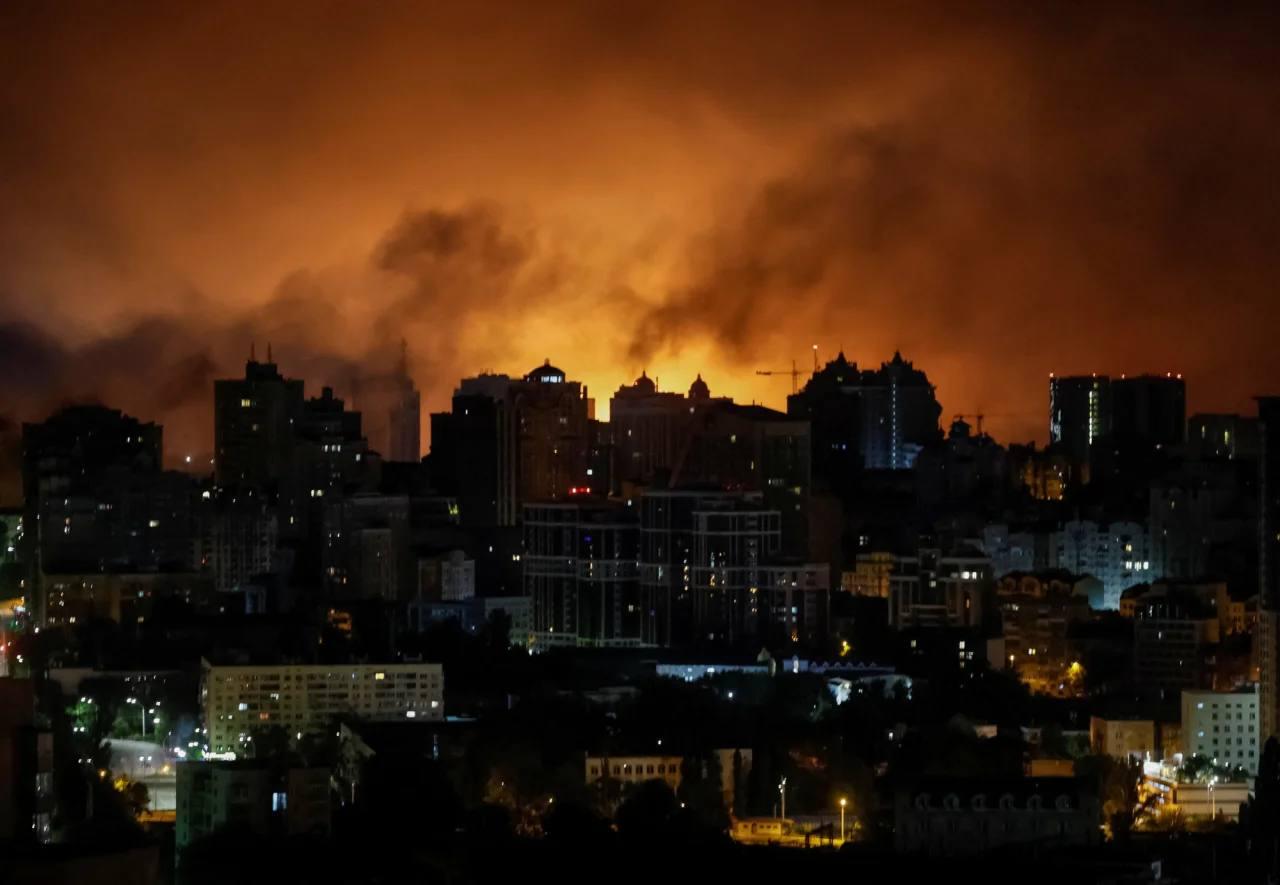 Russian attack on Kyiv: 4 injured, damage to buildings and fires in 7 districts