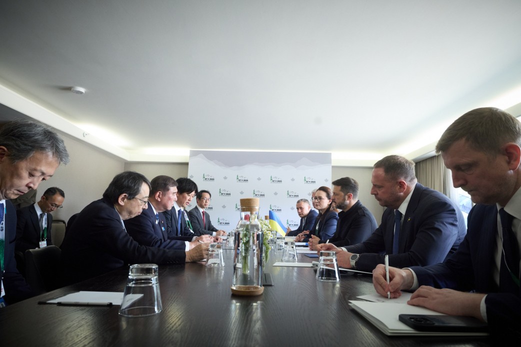 Zelensky meets with World Bank and Japanese Prime Minister to discuss support amid intensified Russian attacks