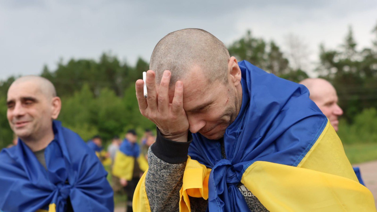 Another group of Ukrainian soldiers returns from Russian captivity