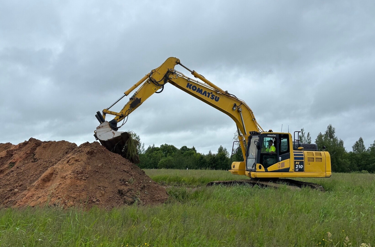 Estonia begins building bunkers and anti-tank ditches along border with Russia