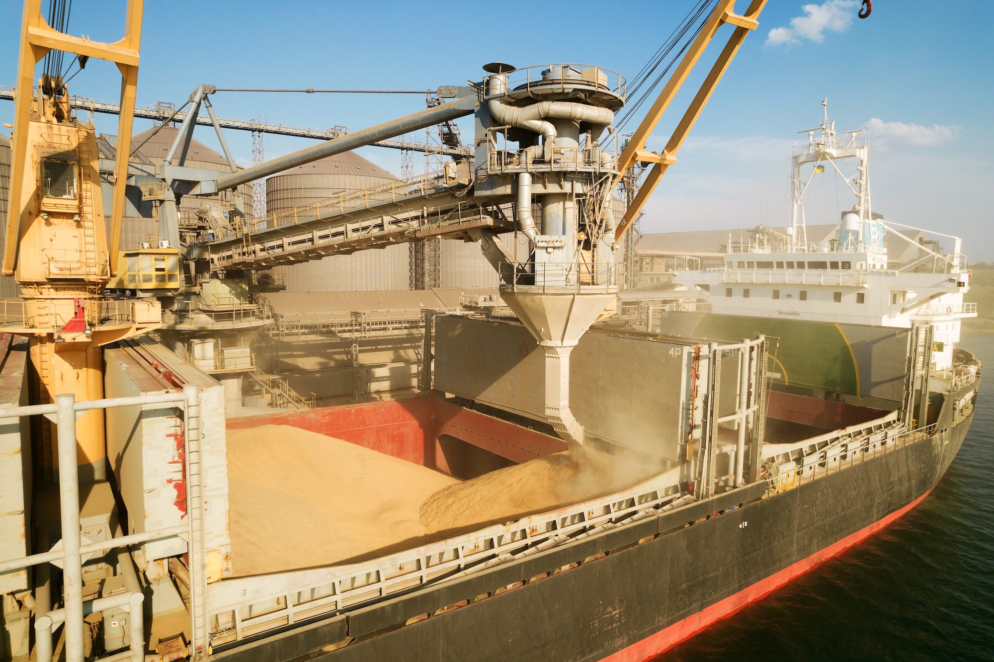 Corn prices are rising in Ukrainian ports due to a global market shortage