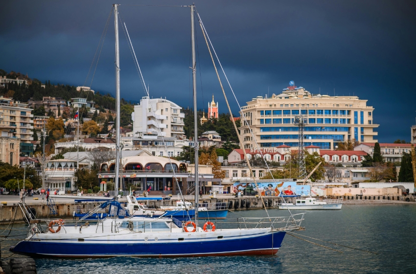 ISW: Kremlin-linked oligarch’s company privatizes occupied port of Yalta, aiding Russia’s occupation efforts