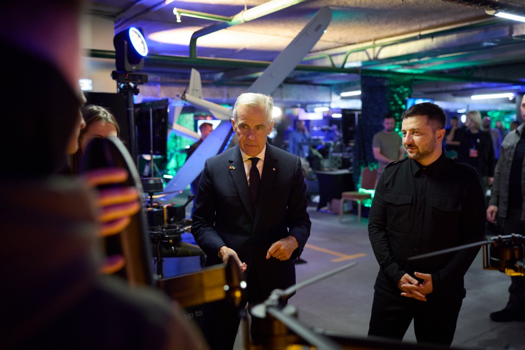 Zelensky showcased the latest Ukrainian military developments to Carney