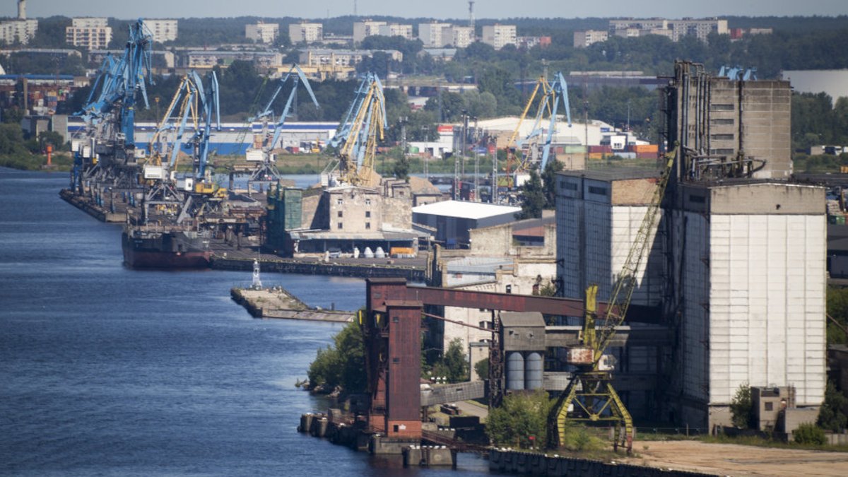 Latvian companies continue servicing Russia’s shadow fleet despite sanctions