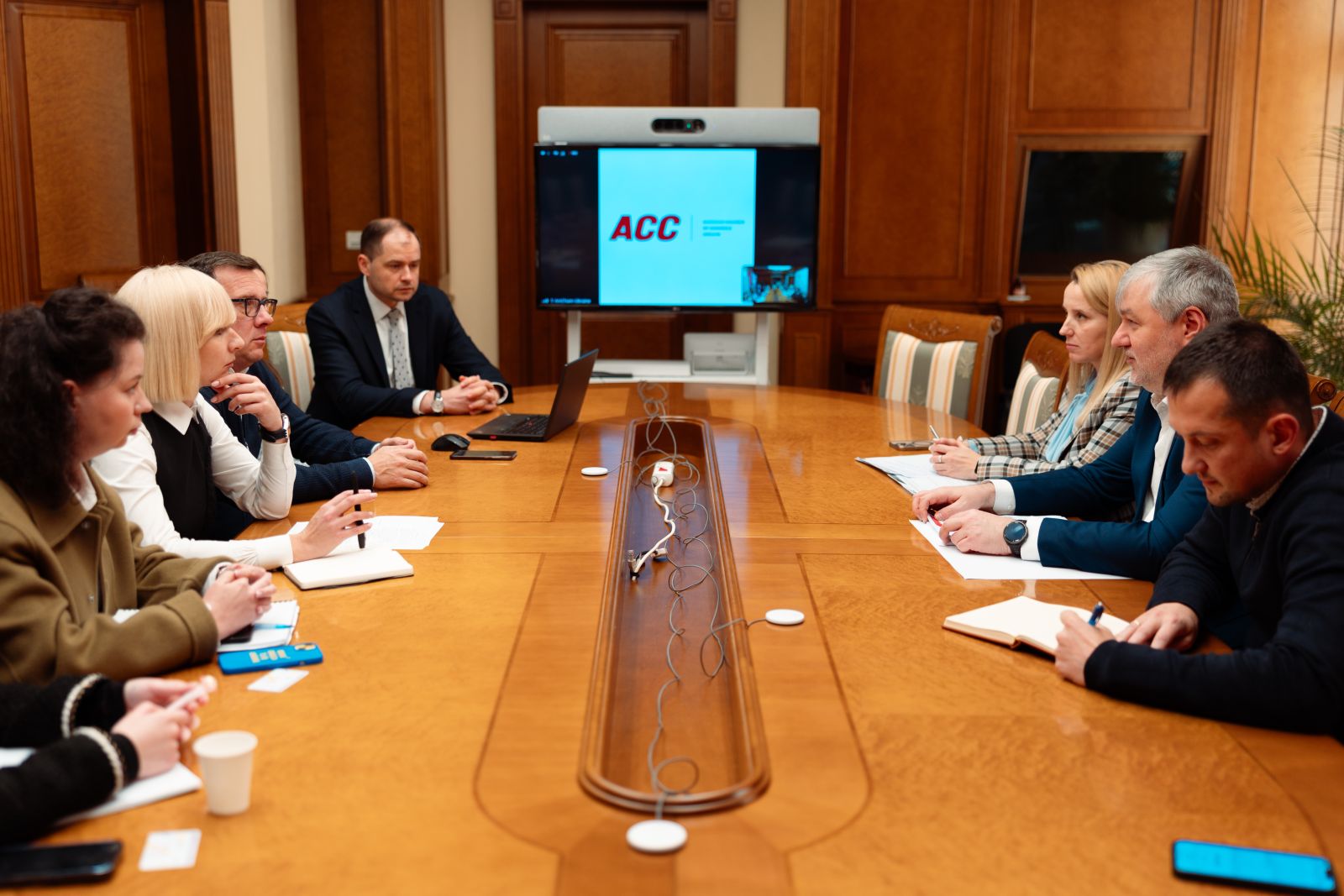 Double-decker trains and euro-gauge rail to Lviv discussed by Finance Ministry and AmCham