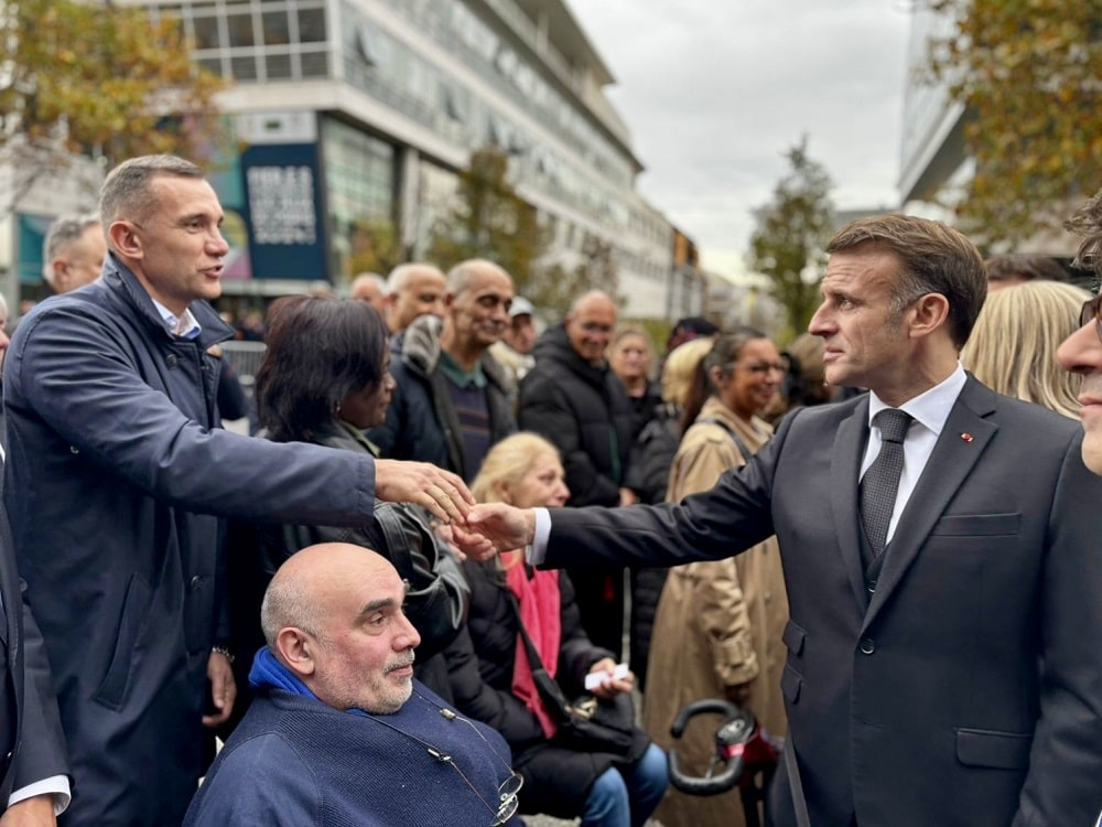 Andriy Shevchenko honors victims of Paris attacks, shows solidarity with France