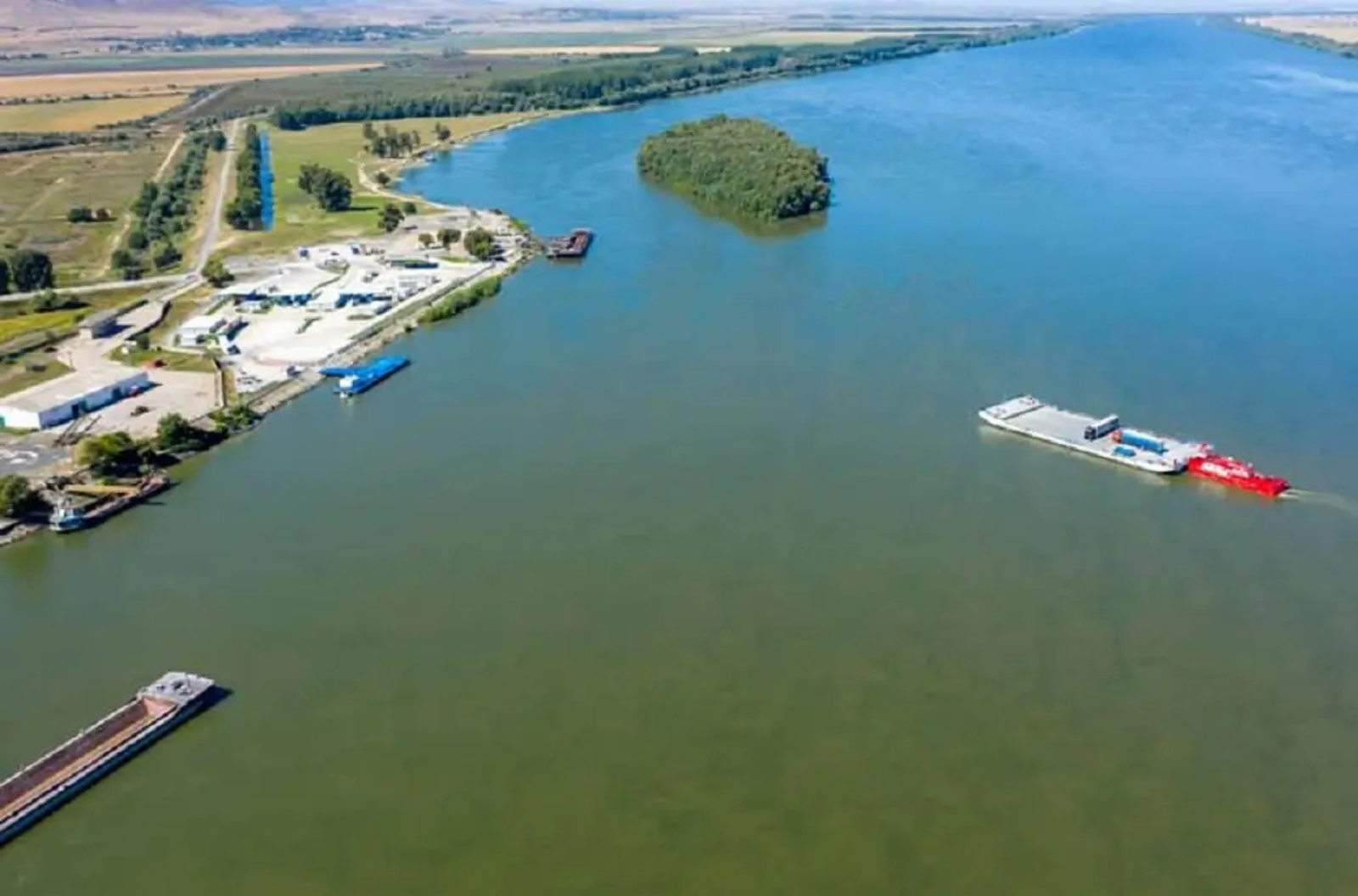 The Orlivka ferry complex has resumed operations after a recent Russian strike