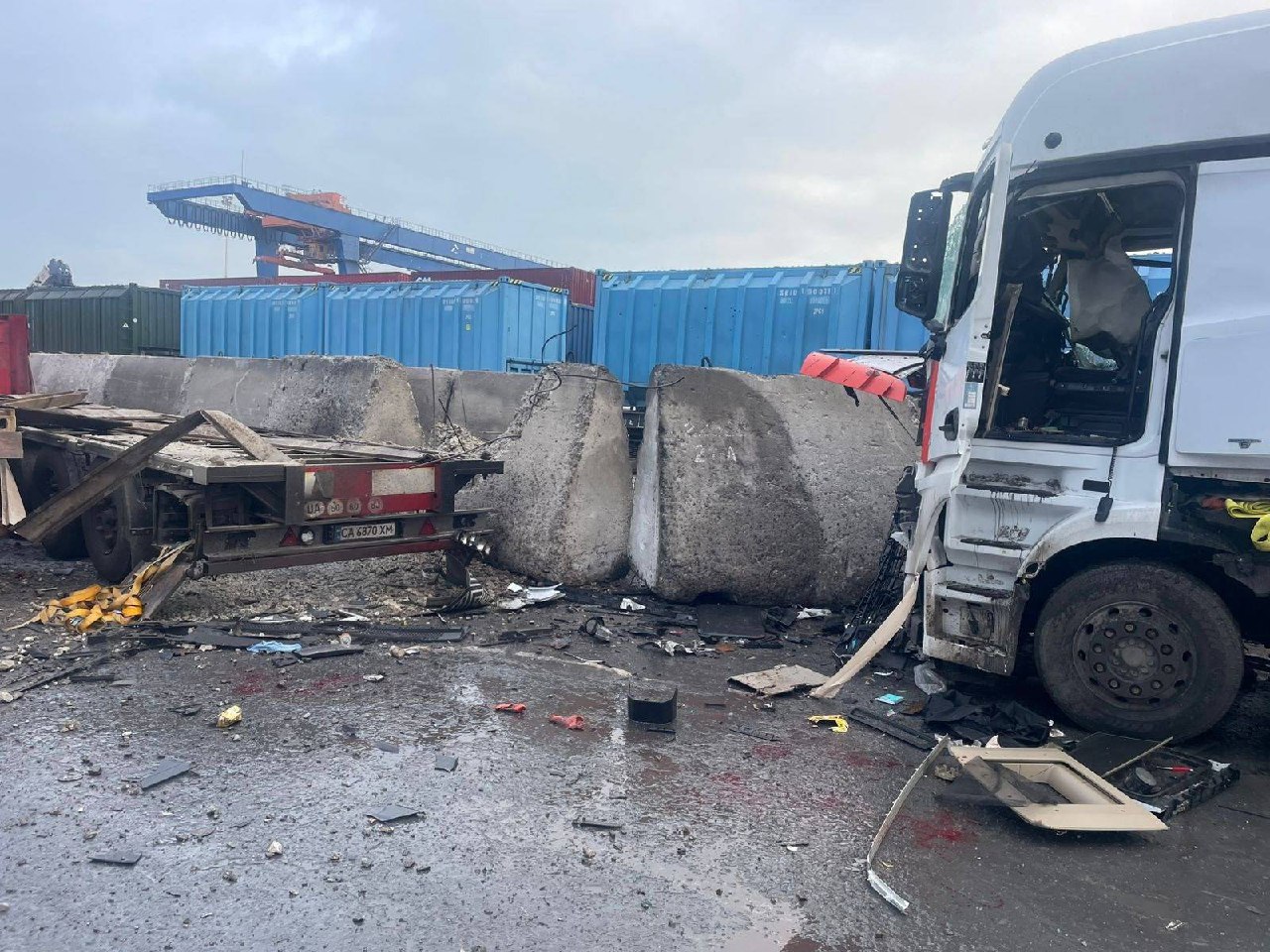 The Russians struck two ports in Odessa: one person killed, the number of injured has risen to 8