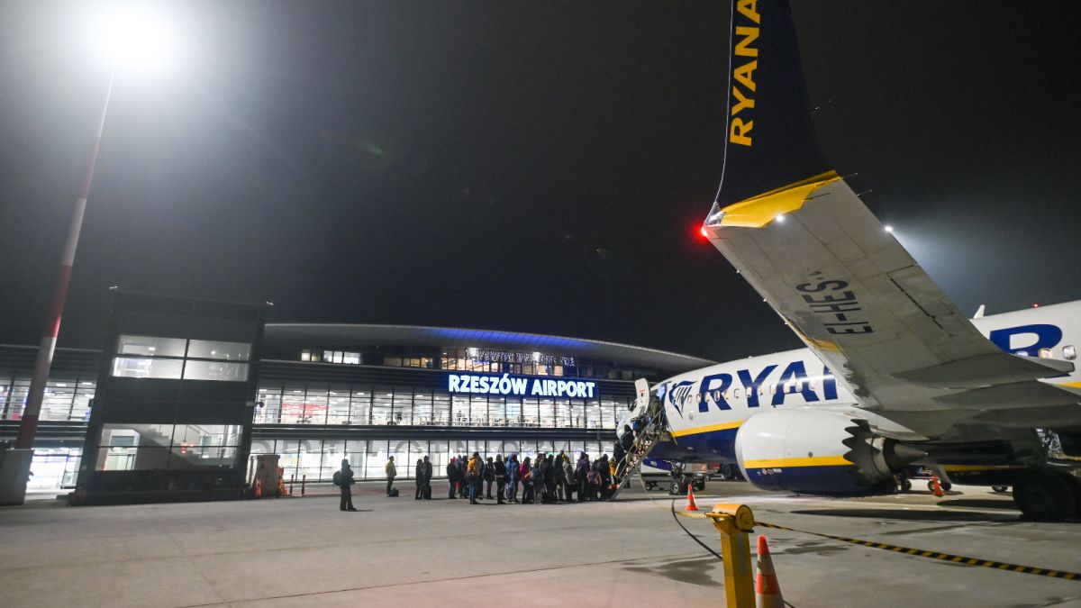 Poland temporarily halts operations at two airports amid Russian attack on Ukraine