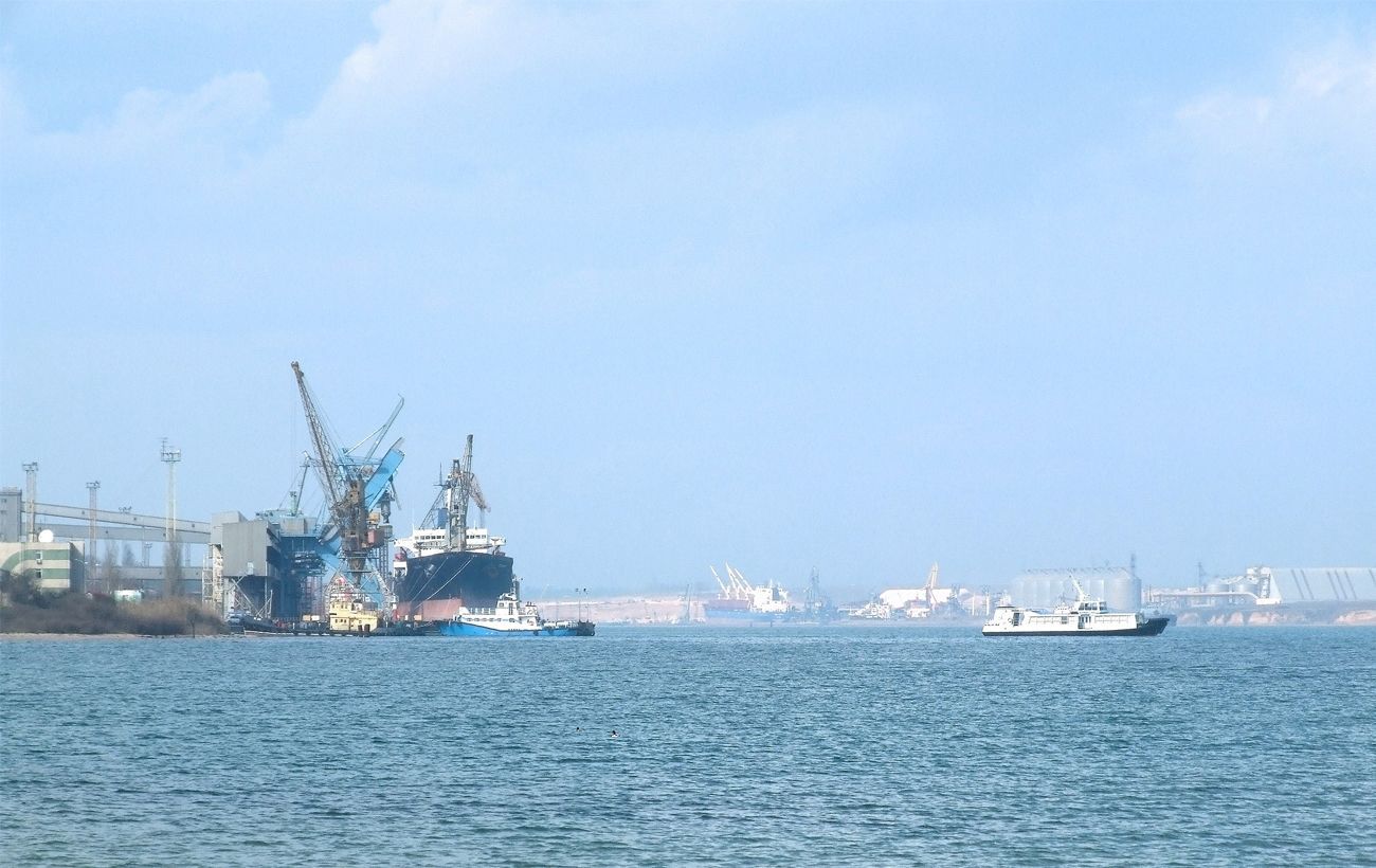 Vessel entry into Ukrainian ports suspended temporarily
