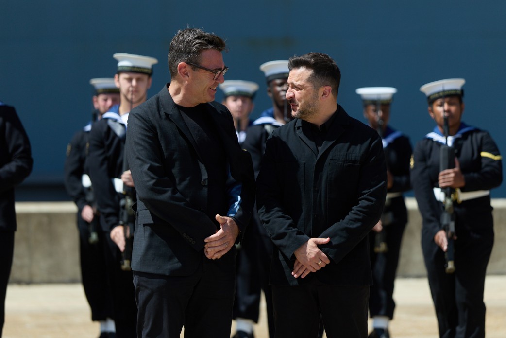 Zelensky and Burnham pledge closer defense ties during first official meeting