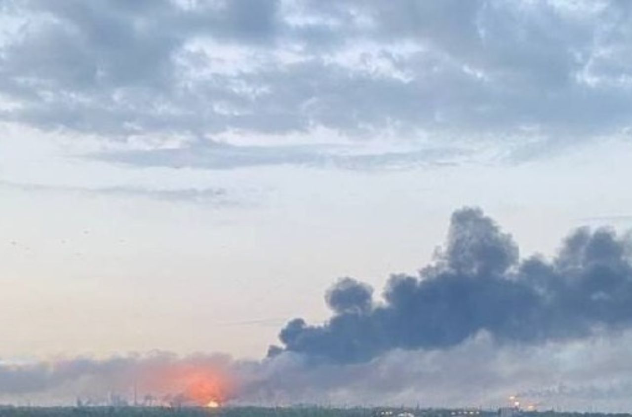 Syzran oil refinery and Taganrog aircraft plant targeted in Ukrainian attack
