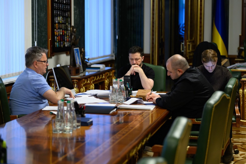 Zelensky discusses next diplomatic steps with US envoys Witkoff and Kushner