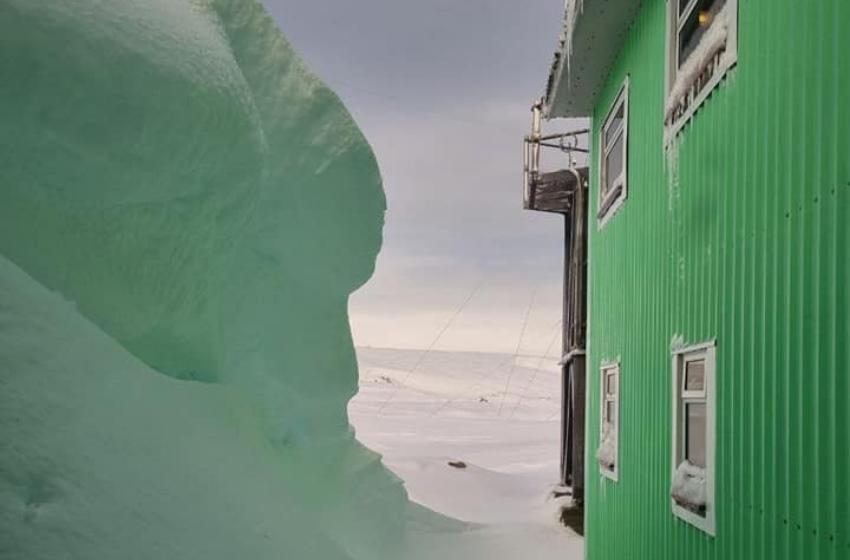 Ukrainian polar explorers showed incredible photos of August snow at the Vernadsky Research Base