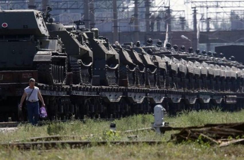 Russia pulls echelons with missiles to the Ukrainian border