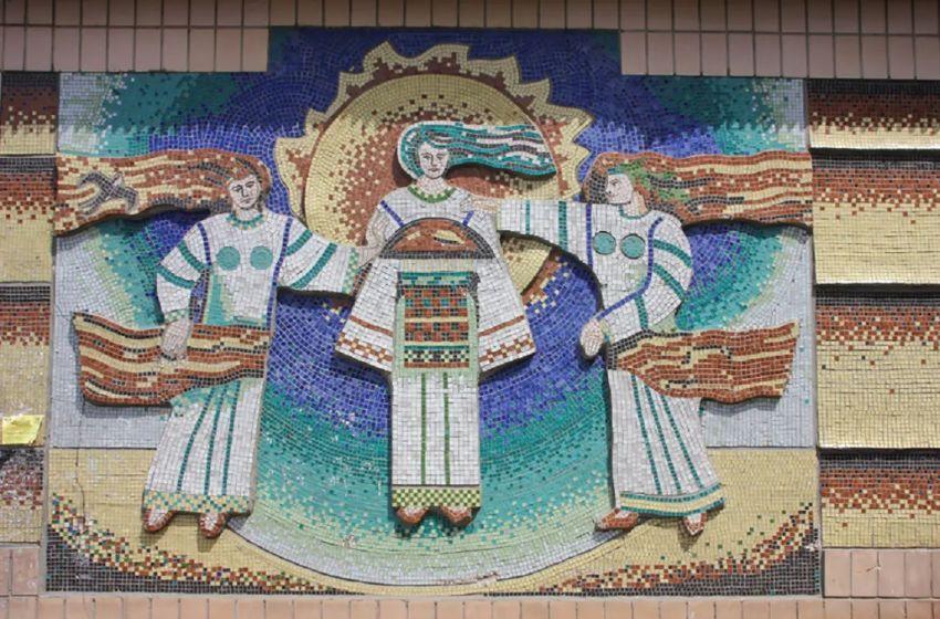 An old mosaic in Makariv (Kyiv region) that survived the Russian occupation was later destroyed by Ukrainians
