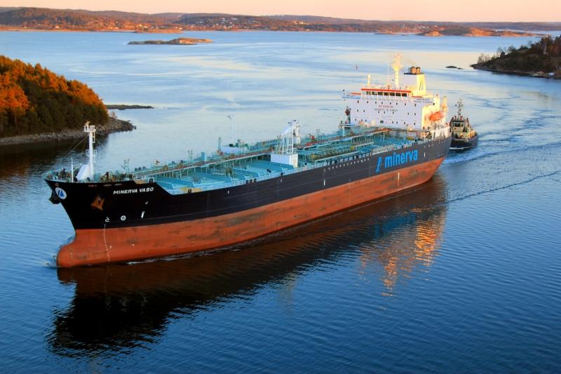 Russian tankers bypass the ban on entry into EU ports, reload oil at sea