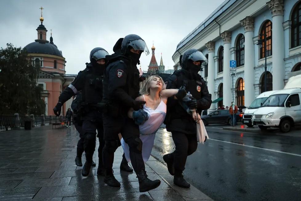 New protests against the war and mobilization took place in Russia. (Photos)