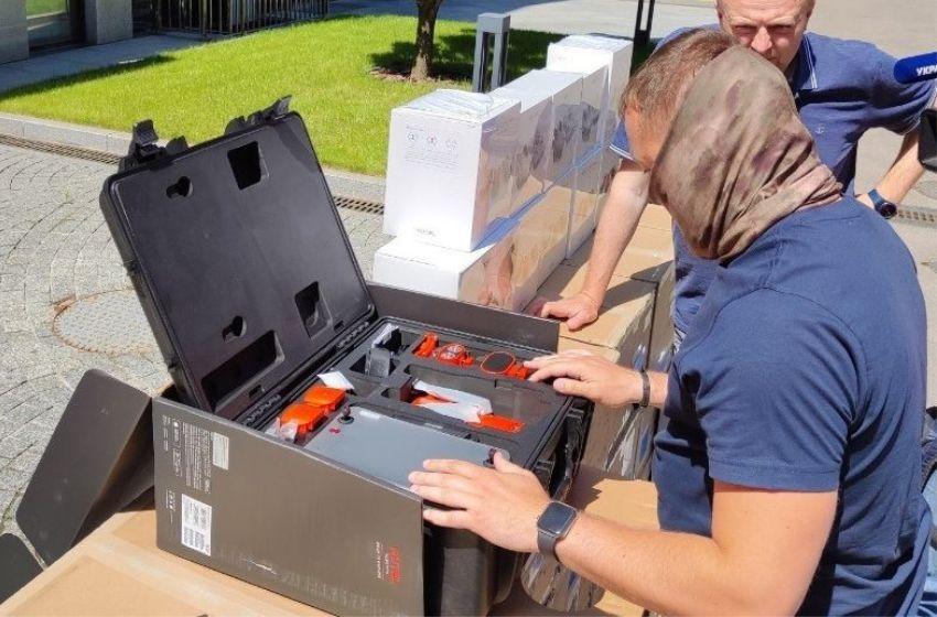 Metinvest gave 20 generators and 50 drones to Ukrainian intelligence