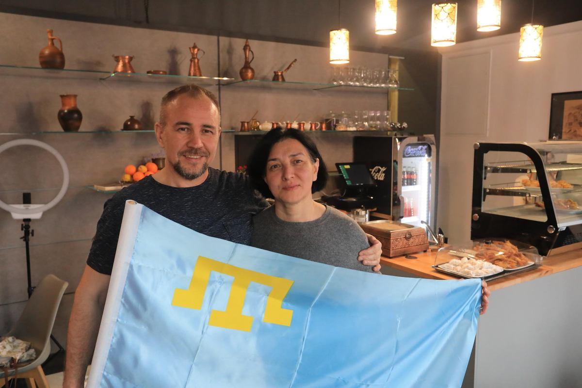 In Warsaw, the couple opened the restaurant Krym (Crimea) opposite the Russian embassy
