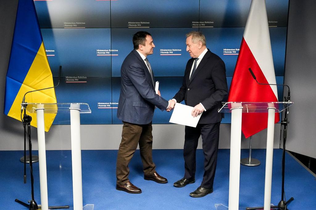 Ukraine and Poland reached the agreement to facilitate the procedures for the export of Ukrainian grain and oilseeds in transit through Poland to other countries