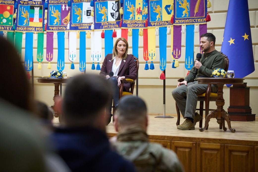 Education in Ukraine should become more modern – Volodymyr Zelenskyy and Roberta Metsola talk to students in Lviv region