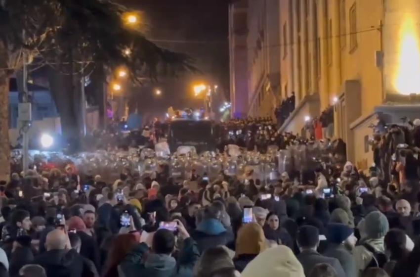 Mass protests in Georgia over "Russian law": participants are brutally dispersed