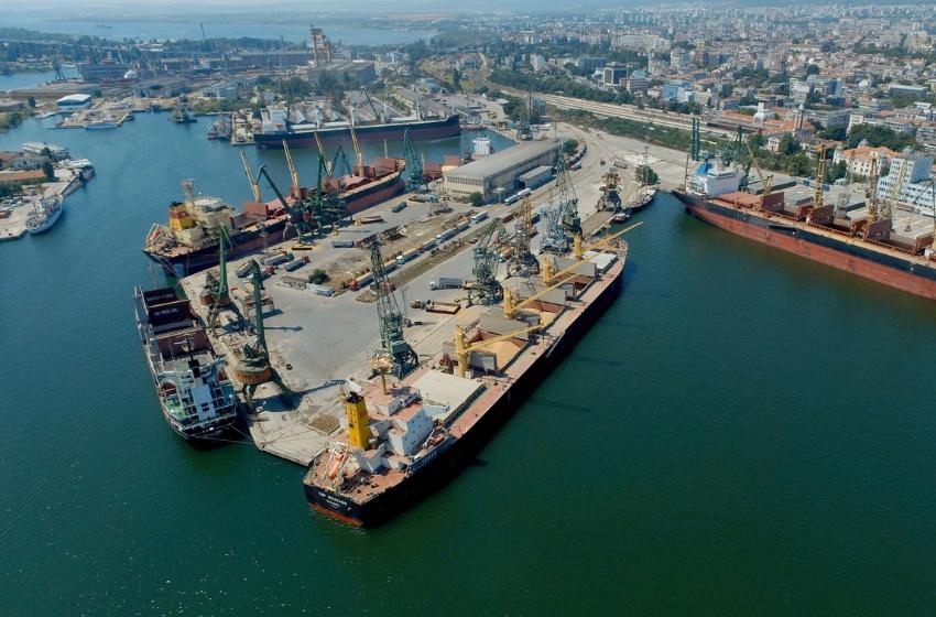 Bulgaria closes its ports for ships registered with the Russian Maritime Register of Shipping