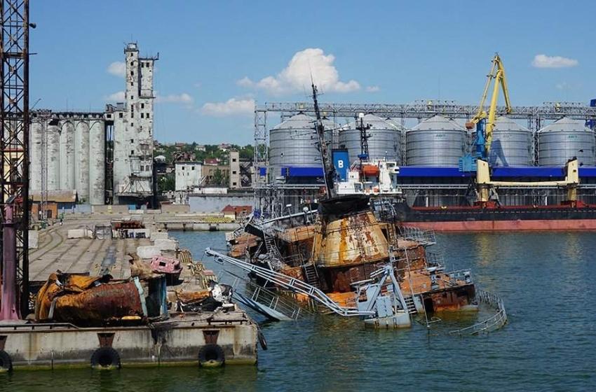 The occupiers turn the port of Mariupol into a hub for the export of looted grain