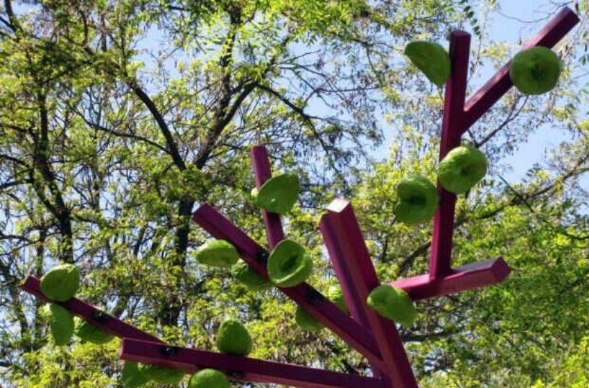 A metal sculpture in the Greek Park of Odessa: the apple tree of the Eden