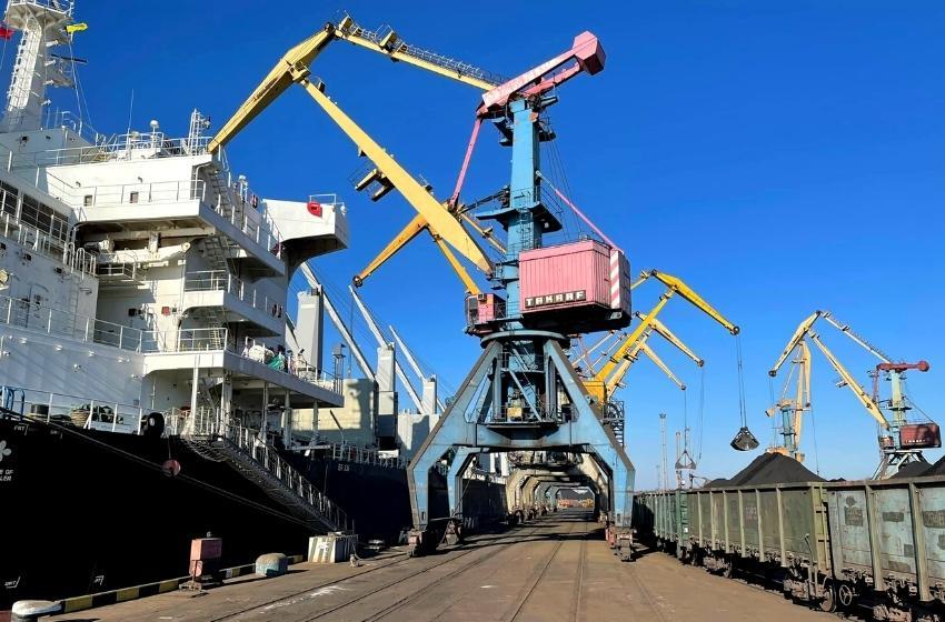 Port Yuzhny in the Odessa region shows best cargo handling results in Ukraine