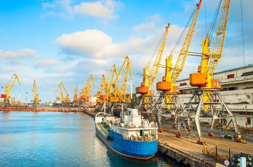 Yuzhny port (Odessa region) raises up cargo handling by 38%, in January 2022