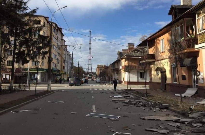 Russian troops launched a missile strike on the center of Chernihiv: photos of the consequences
