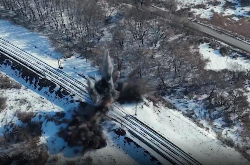 Ukrainian military blew up a railway bridge on the border with Russia