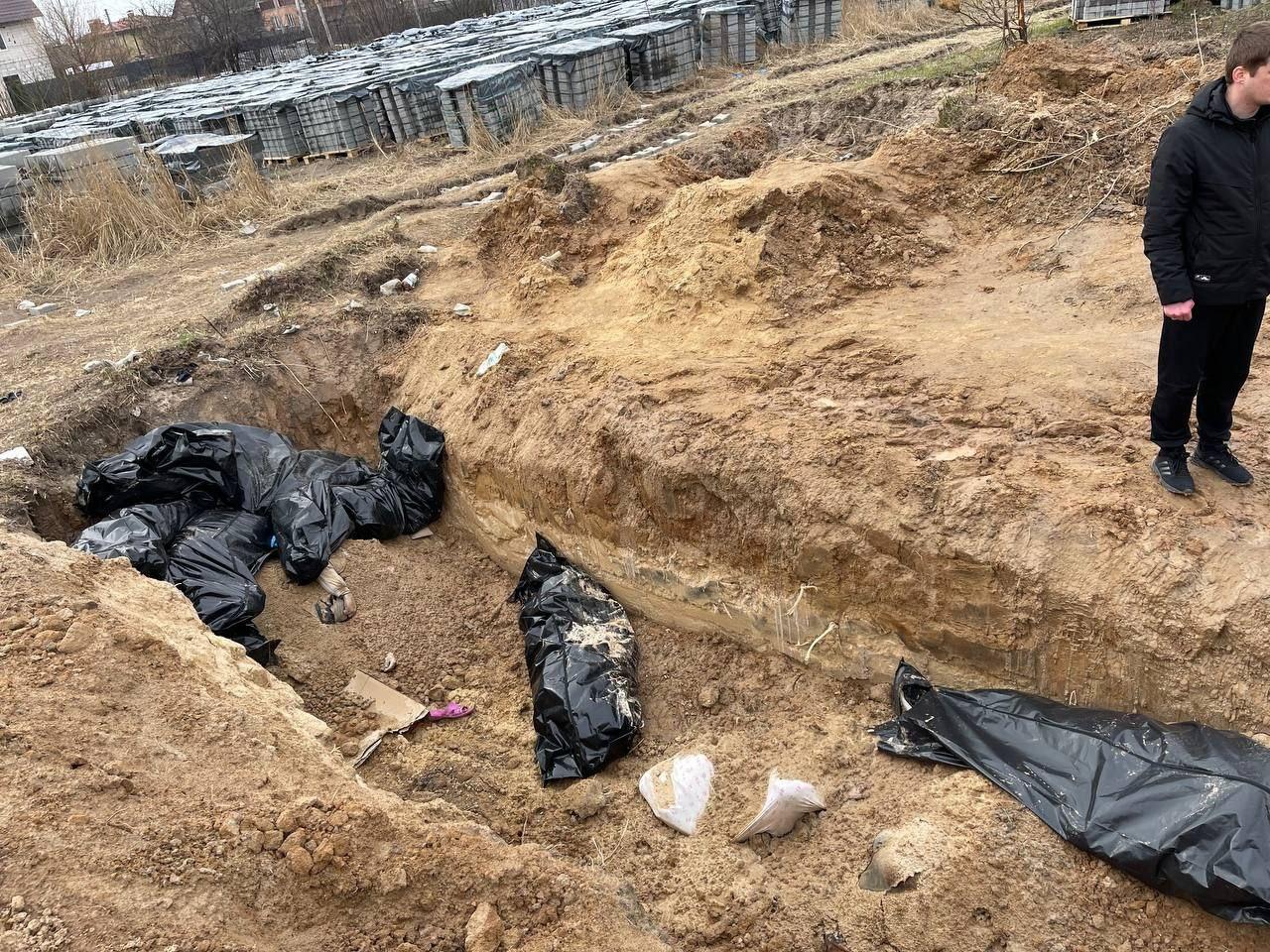 Mass graves in Borodianka: the search for the dead cannot be started due to the mining of the territory