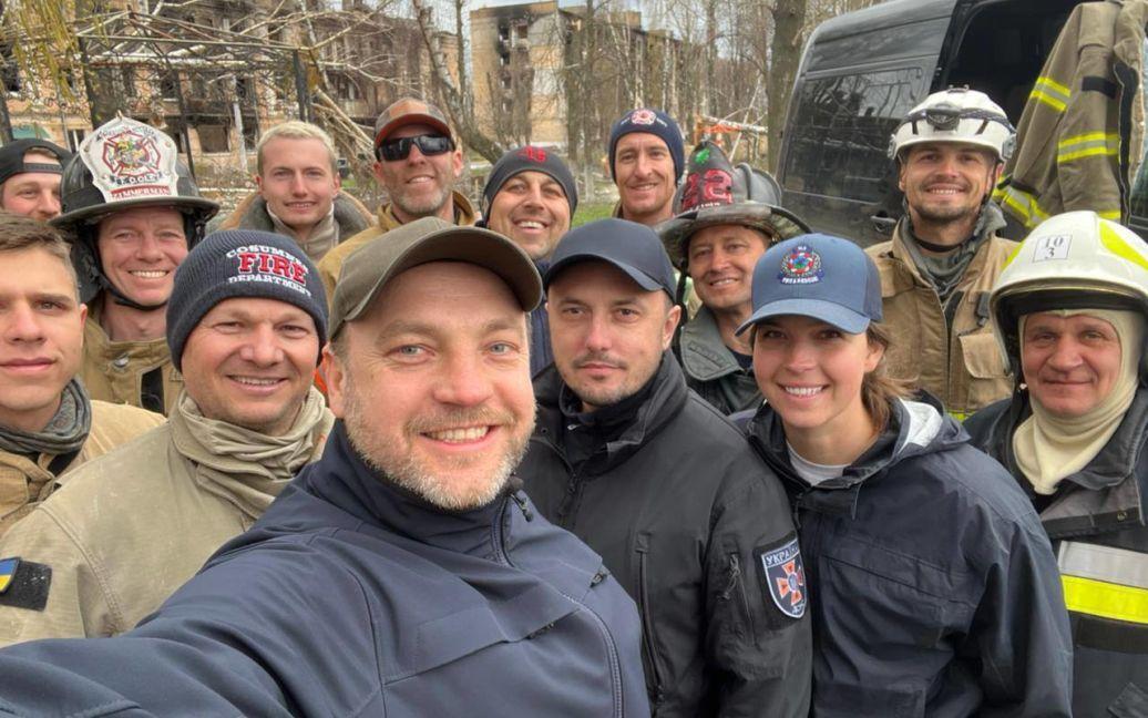 The first foreign rescue teams arrived in Ukraine