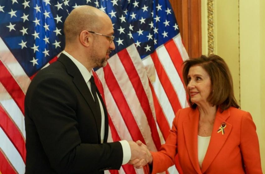 Nancy Pelosi called to support Ukrainians