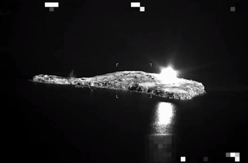 Russian fighter jets hit Snake Island with phosphorus bombs